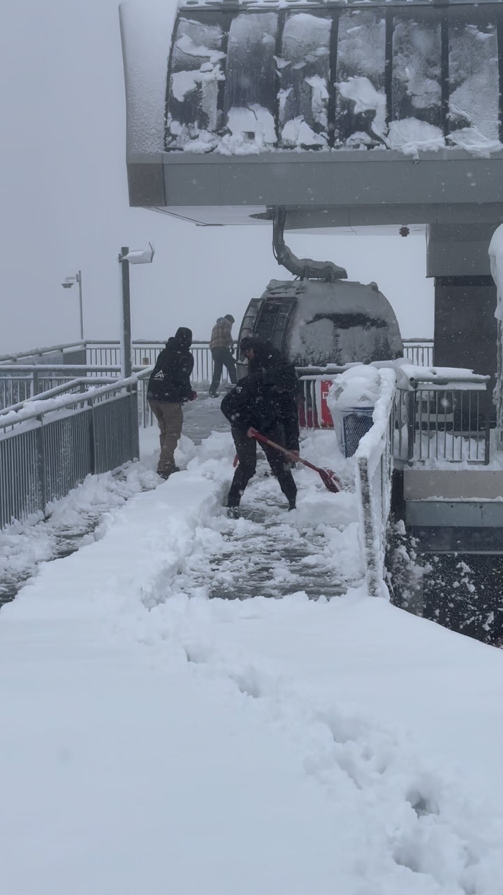 Snow again🫡❄️6 inches overnight at Crystal Mountain